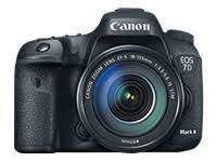 Canon كاميرا EOS 7D Mark II الرقمية ذات العدسة الأحادية العاكسة مع مجموعة محول Wi-Fi بعدسة EF-S 18-135mm IS USM