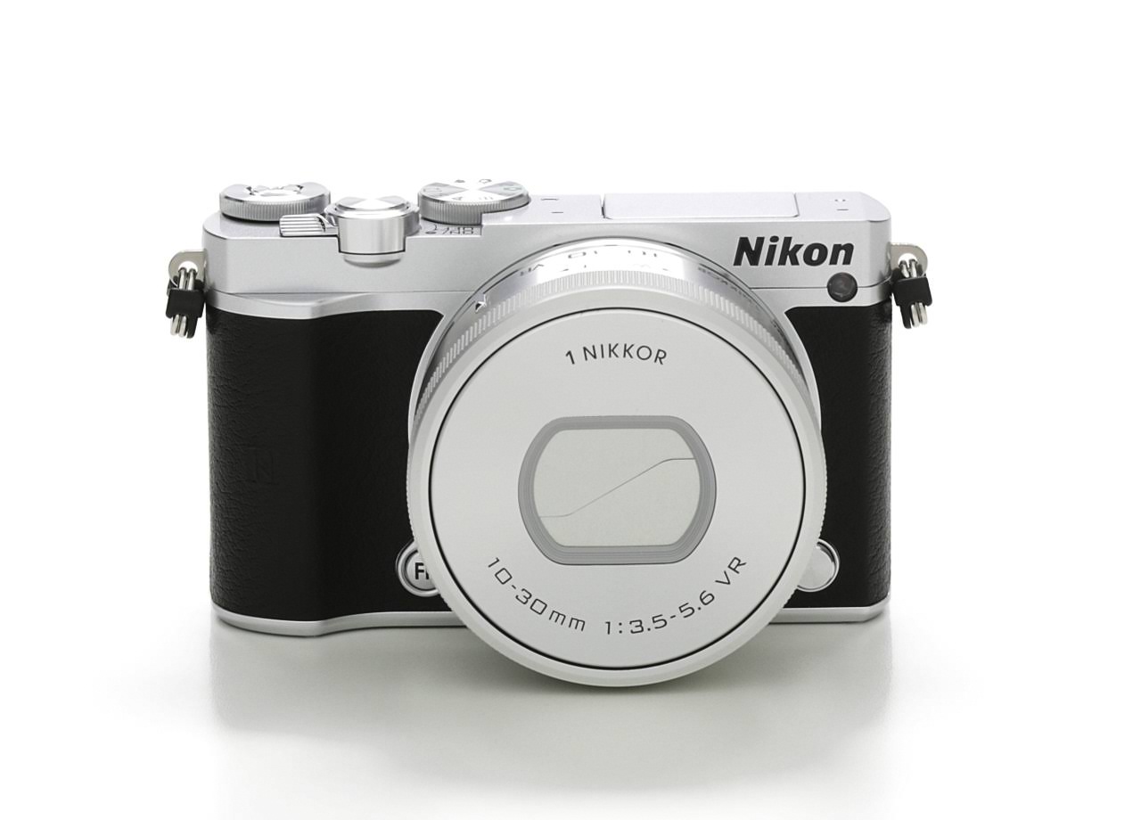 Nikon 1 J5 كاميرا رقمية بدون مرآة مع عدسة PD-ZOOM مقاس 10-30 ملم (فضي) (موديل عالمي) بدون ضمان