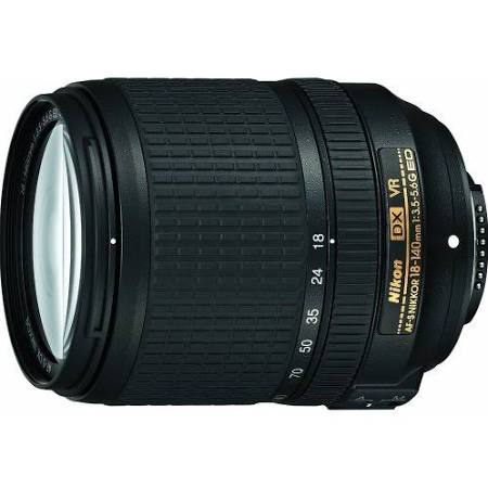 Nikon AF-S DX NIKKOR 18-140mm f / 3.5-5.6G ED عدسة تكبير لتقليل الاهتزاز مع تركيز تلقائي لكاميرات DSLR (مجدد معتمد)