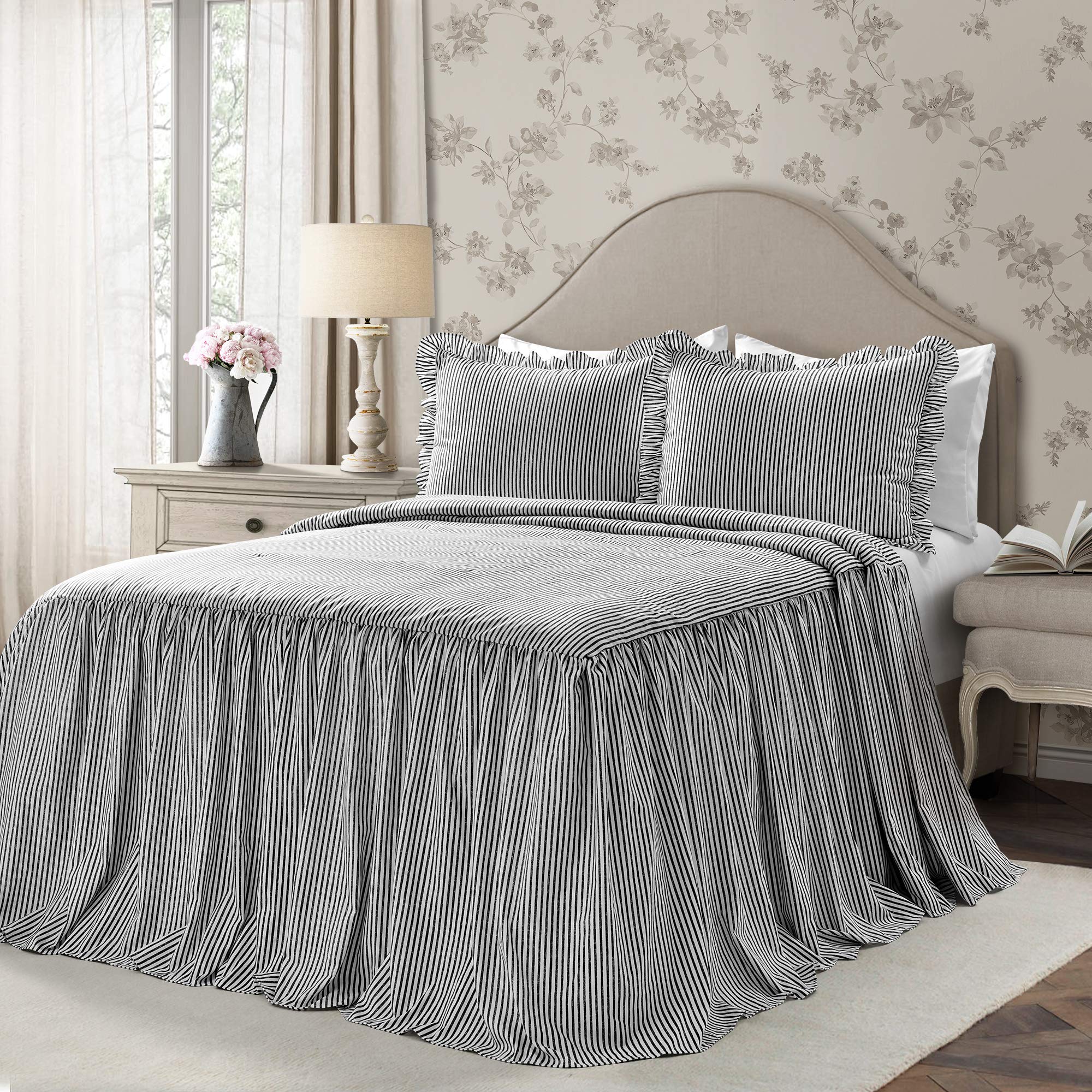 Lush Decor غطاء سرير بتنورة كشكش من Ravello Pintuck