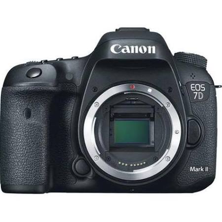 Canon كاميرا EOS 7D Mark II الرقمية ذات العدسة الأحادية العاكسة بإصدار عالمي لعدسة IS STM مقاس 18-135 مم (بدون ضمان)