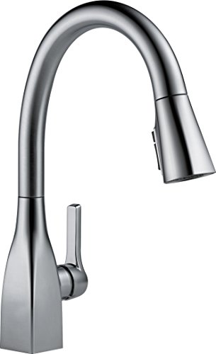 Delta Faucet حنفية حوض المطبخ بمقبض واحد من ماتيو مع بخاخ سحب للأسفل